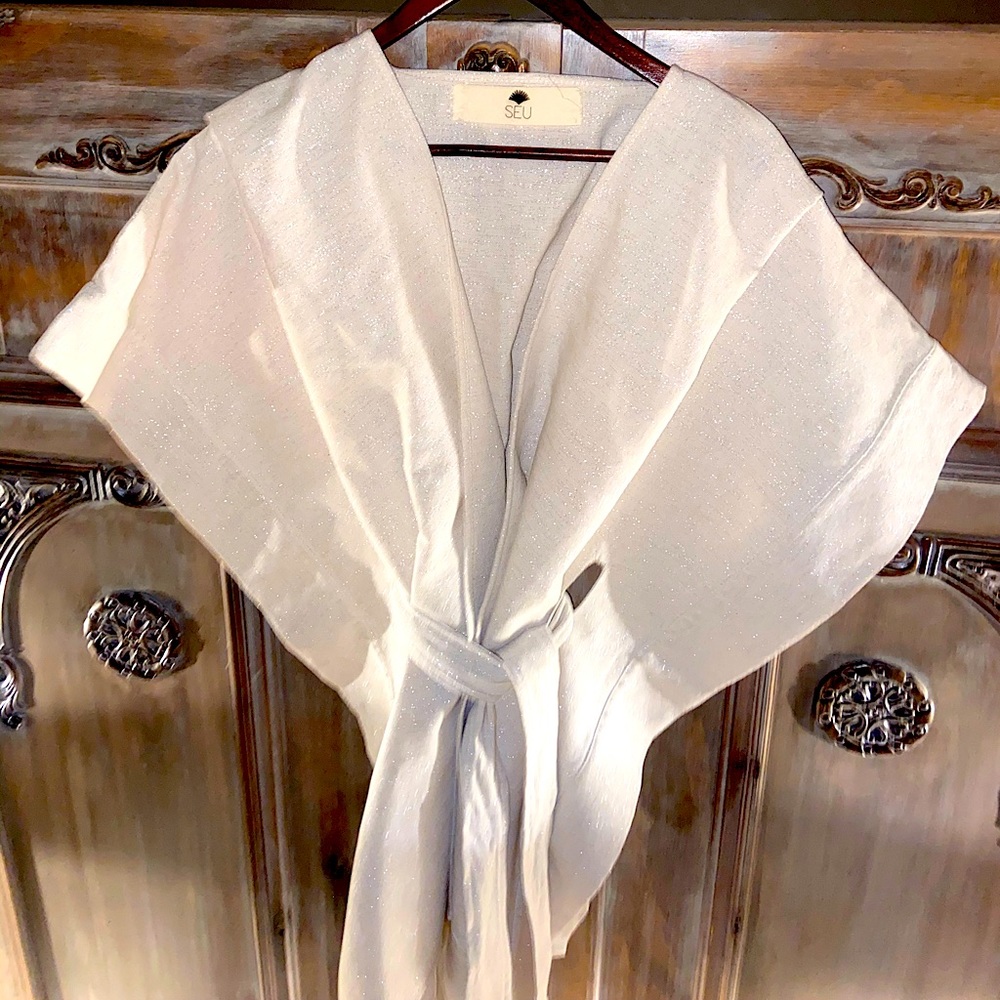 NWOT Short Creme Kimono